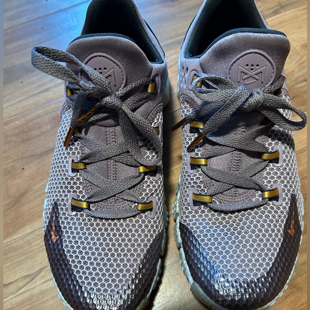 Woman’s Nike Free Metcon 4 Purple Smoke Sz 9